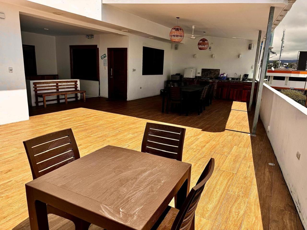 Hostal Muyuyo Puerto Ayora  Eksteriør bilde